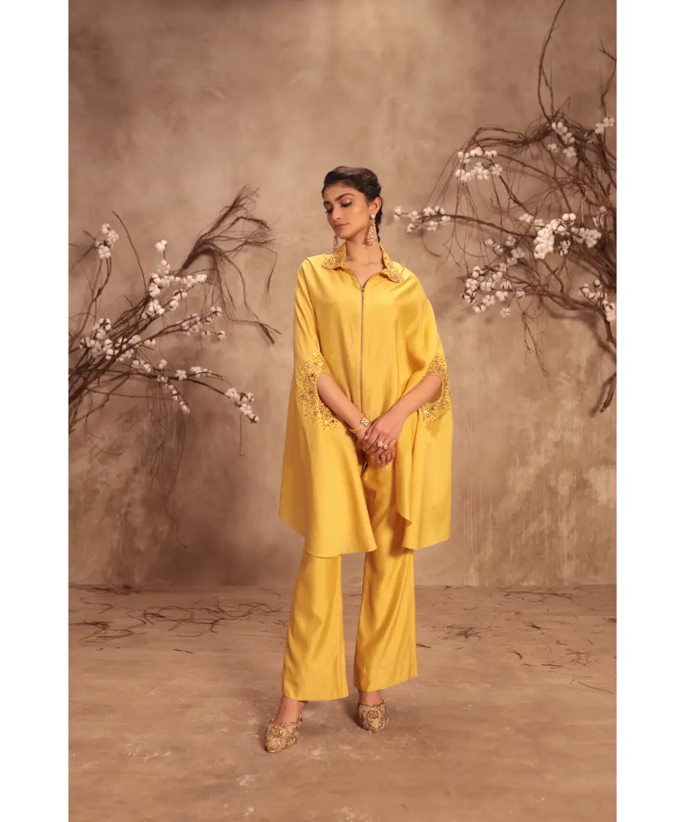 NITI BHOTRA - Nazakat Dark Yellow Cape Set