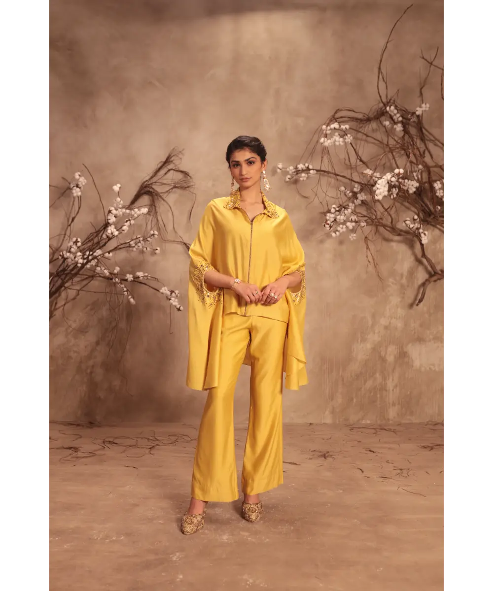 NITI BHOTRA - Nazakat Dark Yellow Cape Set