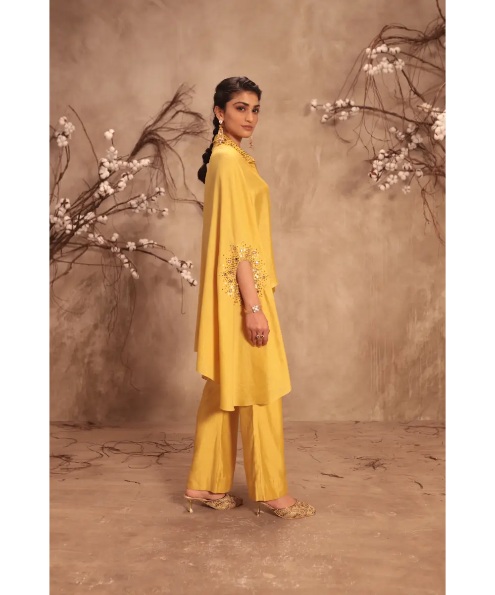 NITI BHOTRA - Nazakat Dark Yellow Cape Set