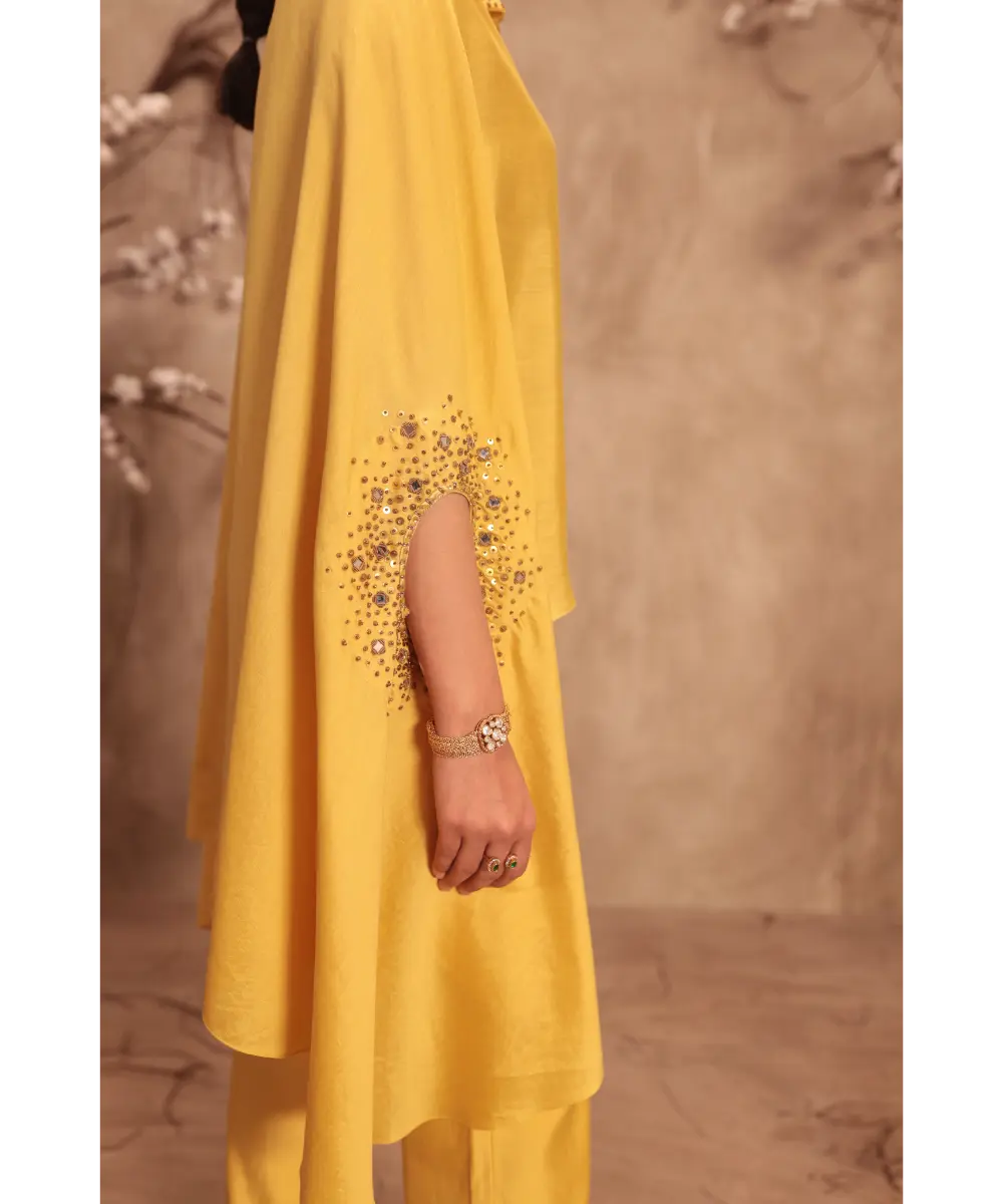 NITI BHOTRA - Nazakat Dark Yellow Cape Set