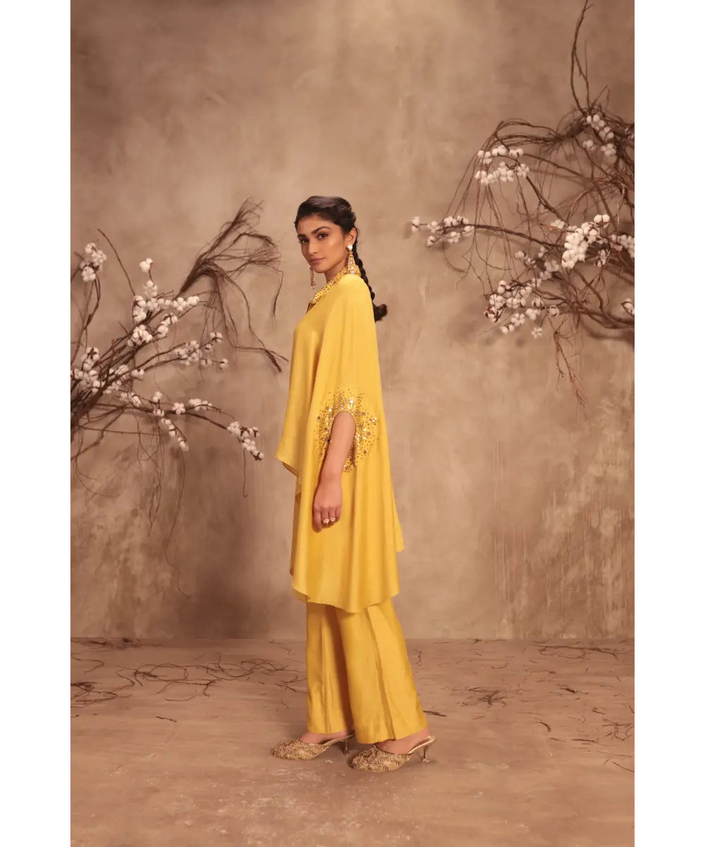 NITI BHOTRA - Nazakat Dark Yellow Cape Set