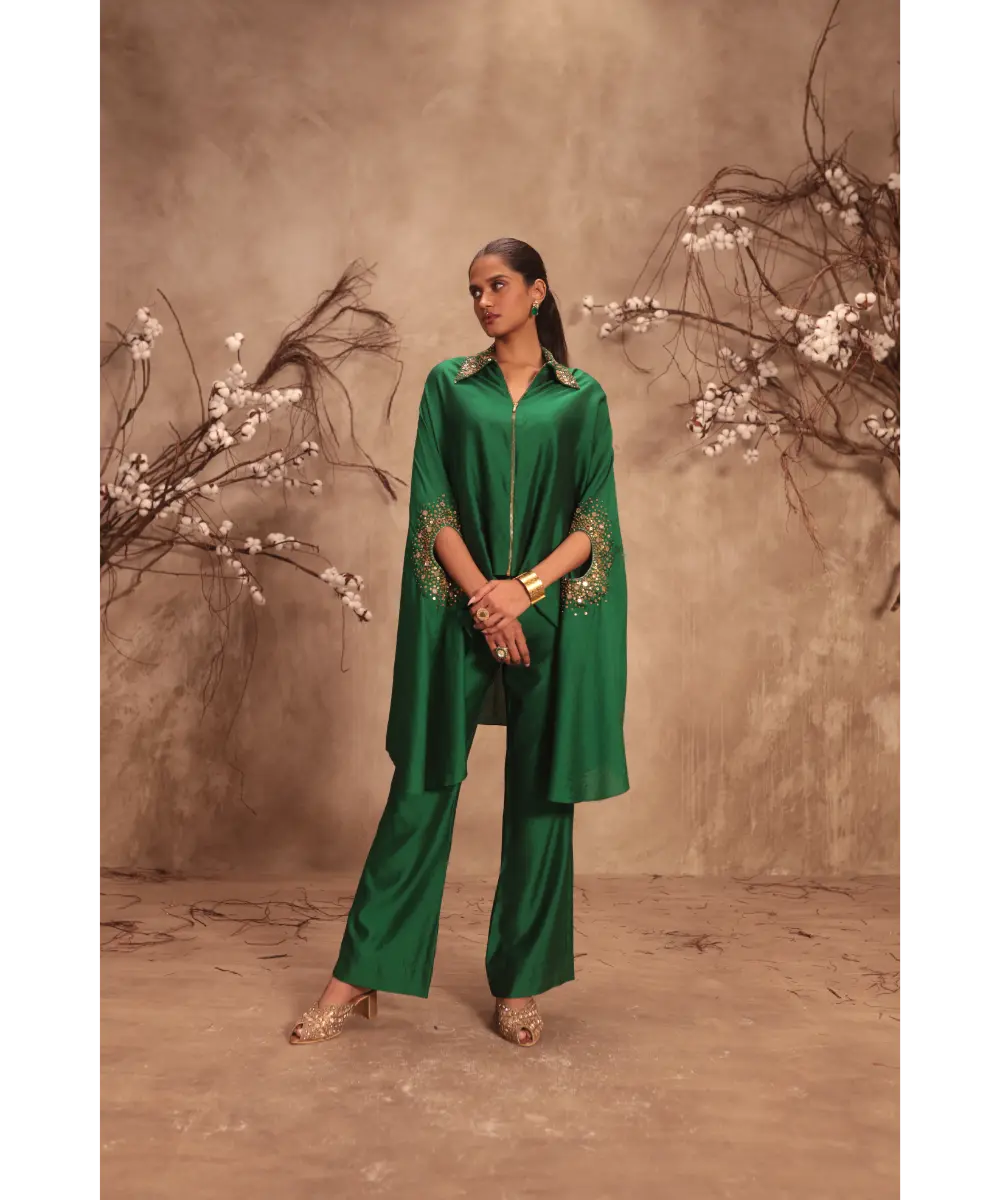 NITI BHOTRA - Nazakat Green Cape Set