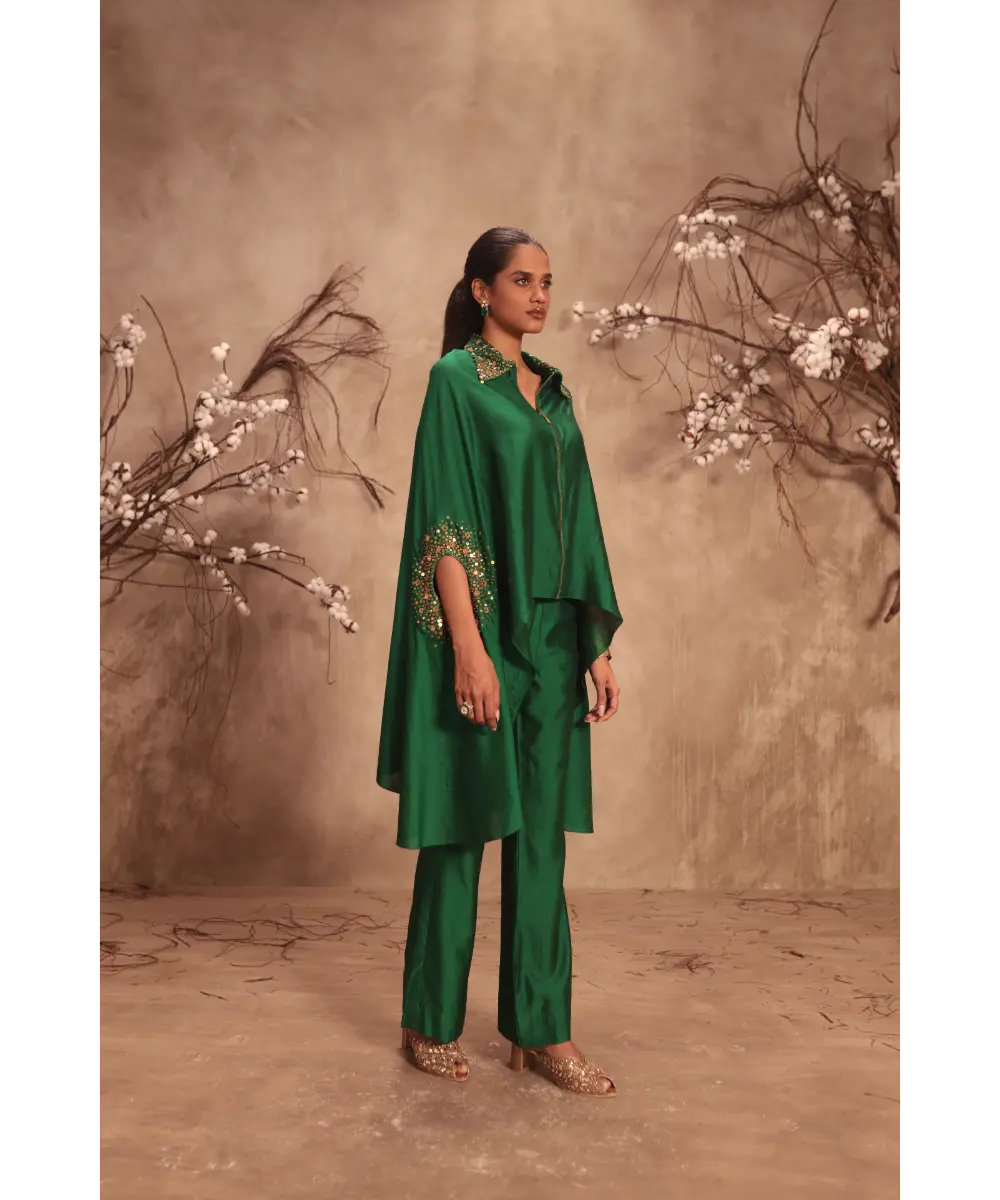 NITI BHOTRA - Nazakat Green Cape Set