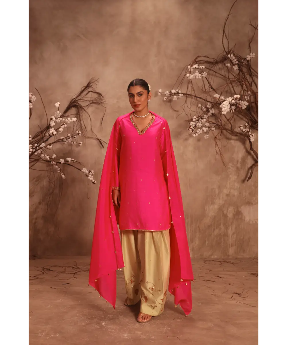 NITI BHOTRA - Nazakat Hot Pink Jaal Kurta Set