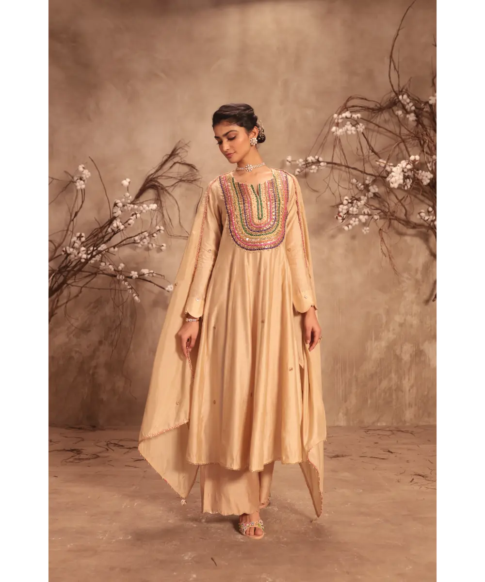 NITI BHOTRA - Nazakat Ivory Kalidaar Set