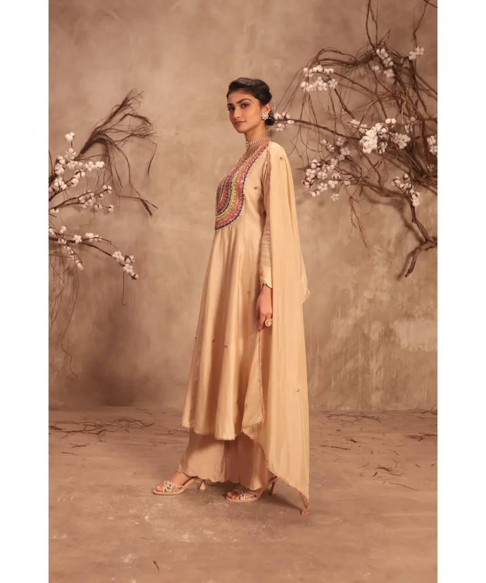 NITI BHOTRA - Nazakat Ivory Kalidaar Set