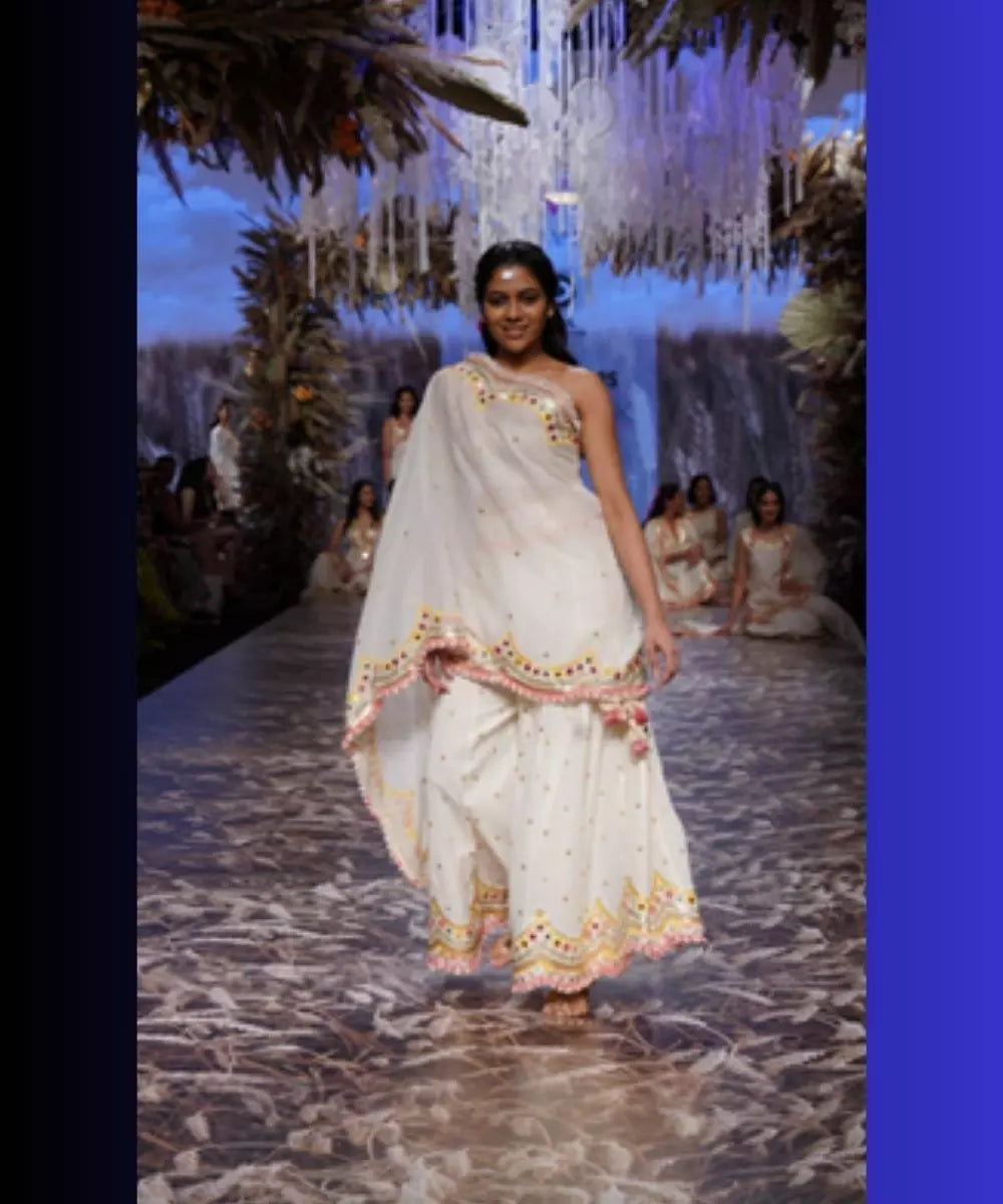 GOPI VAID - Amyra Sharara Set