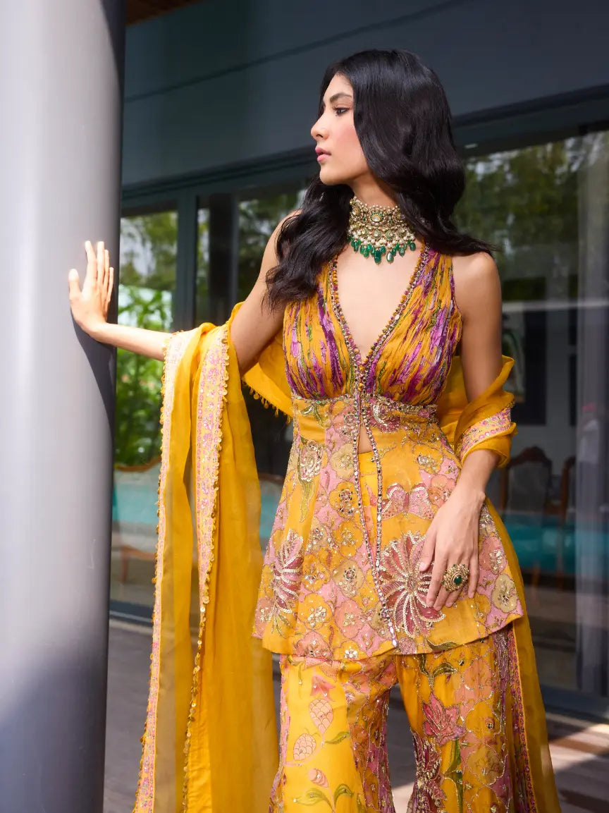 MAHIMA MAHAJAN - Farhana