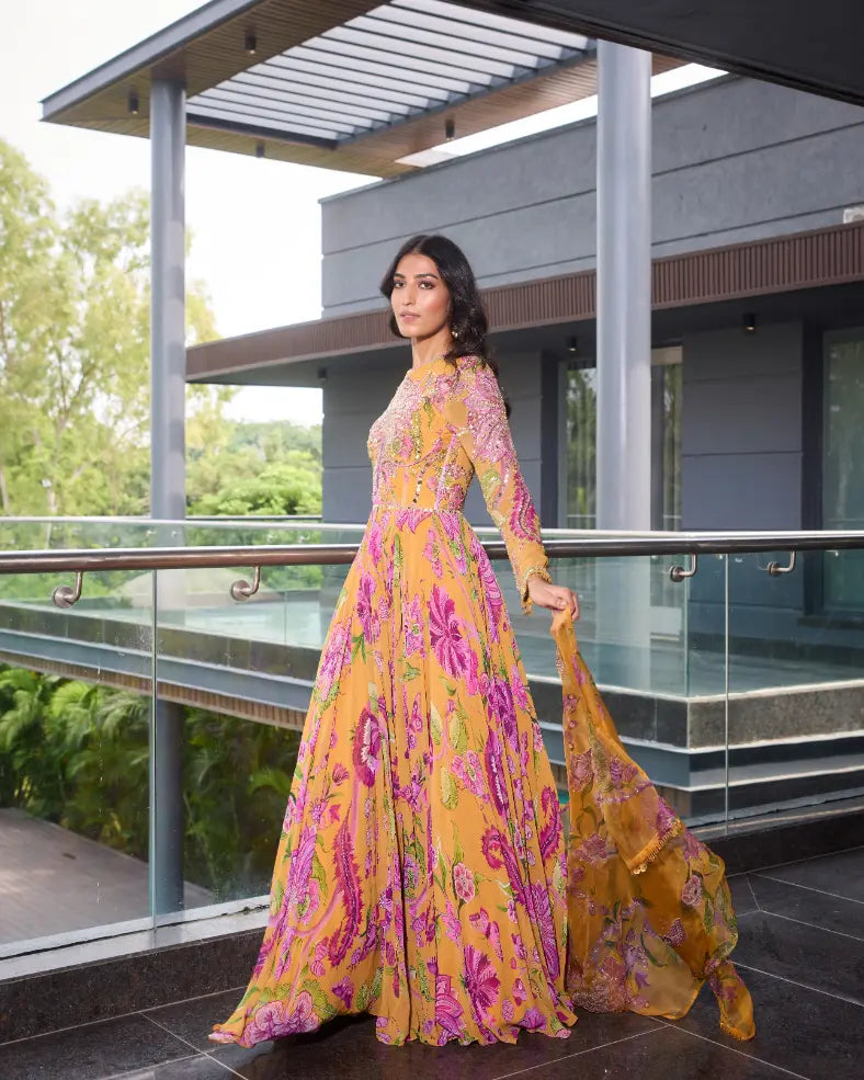 MAHIMA MAHAJAN - Alisha