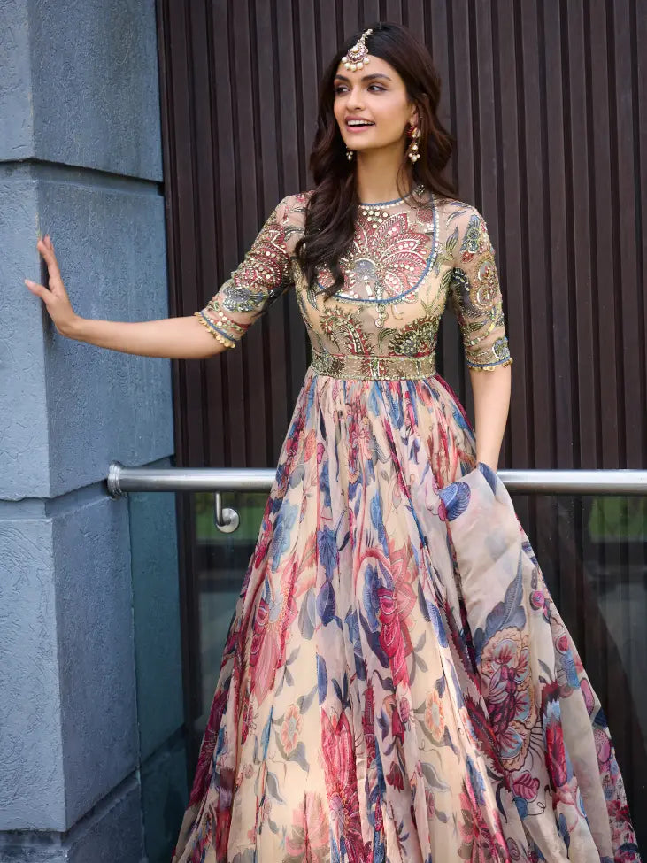 MAHIMA MAHAJAN - Aida