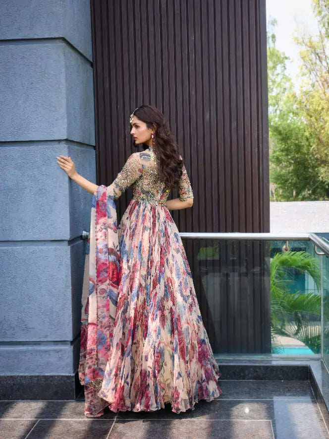 MAHIMA MAHAJAN - Aida