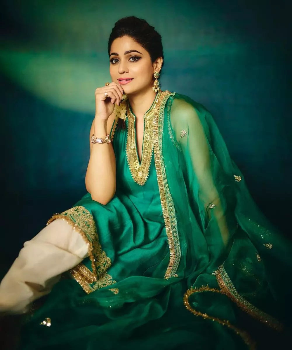 GOPI VAID - Shamita Dhoti Set - Celeb