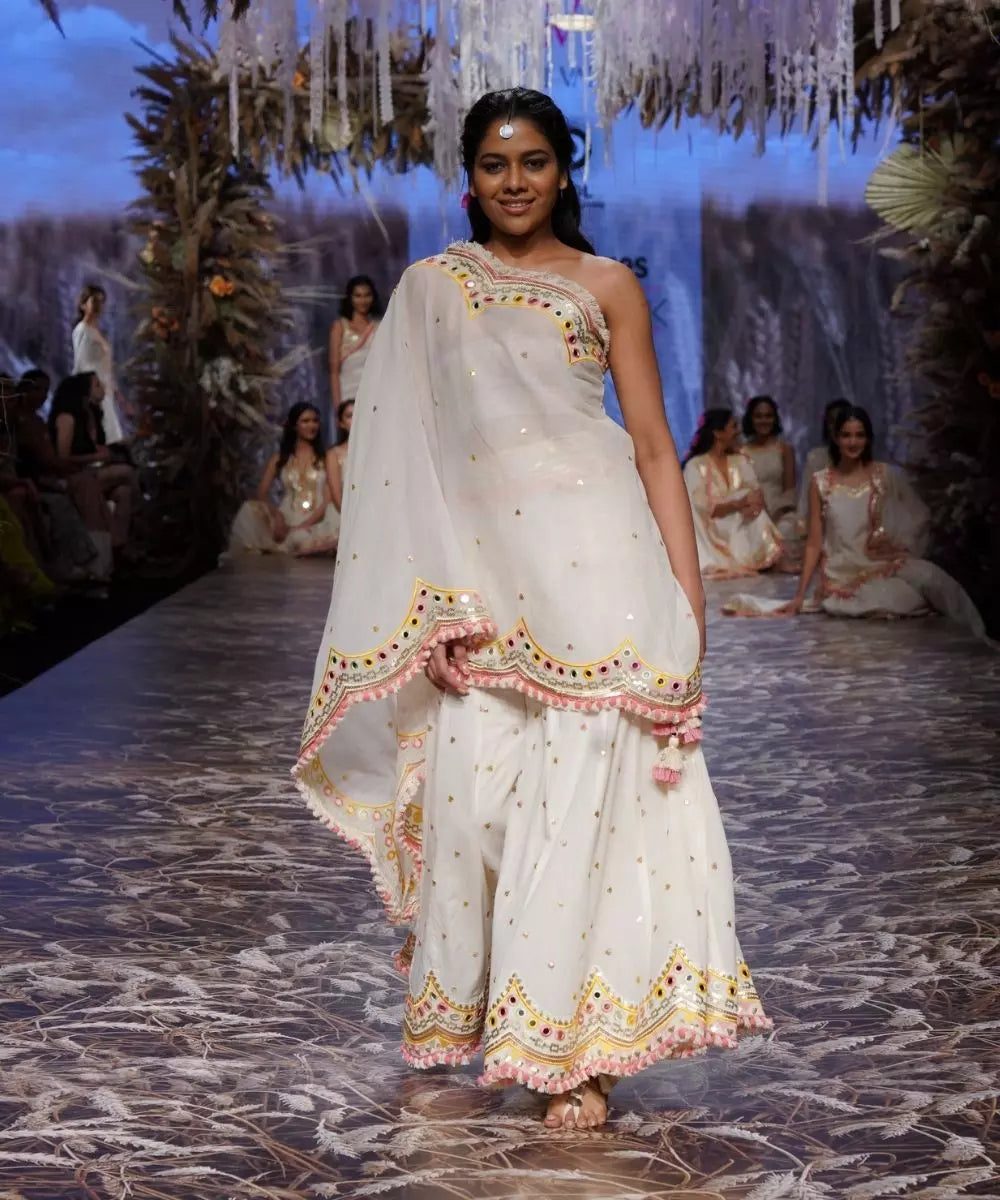 GOPI VAID - Amyra Sharara Set