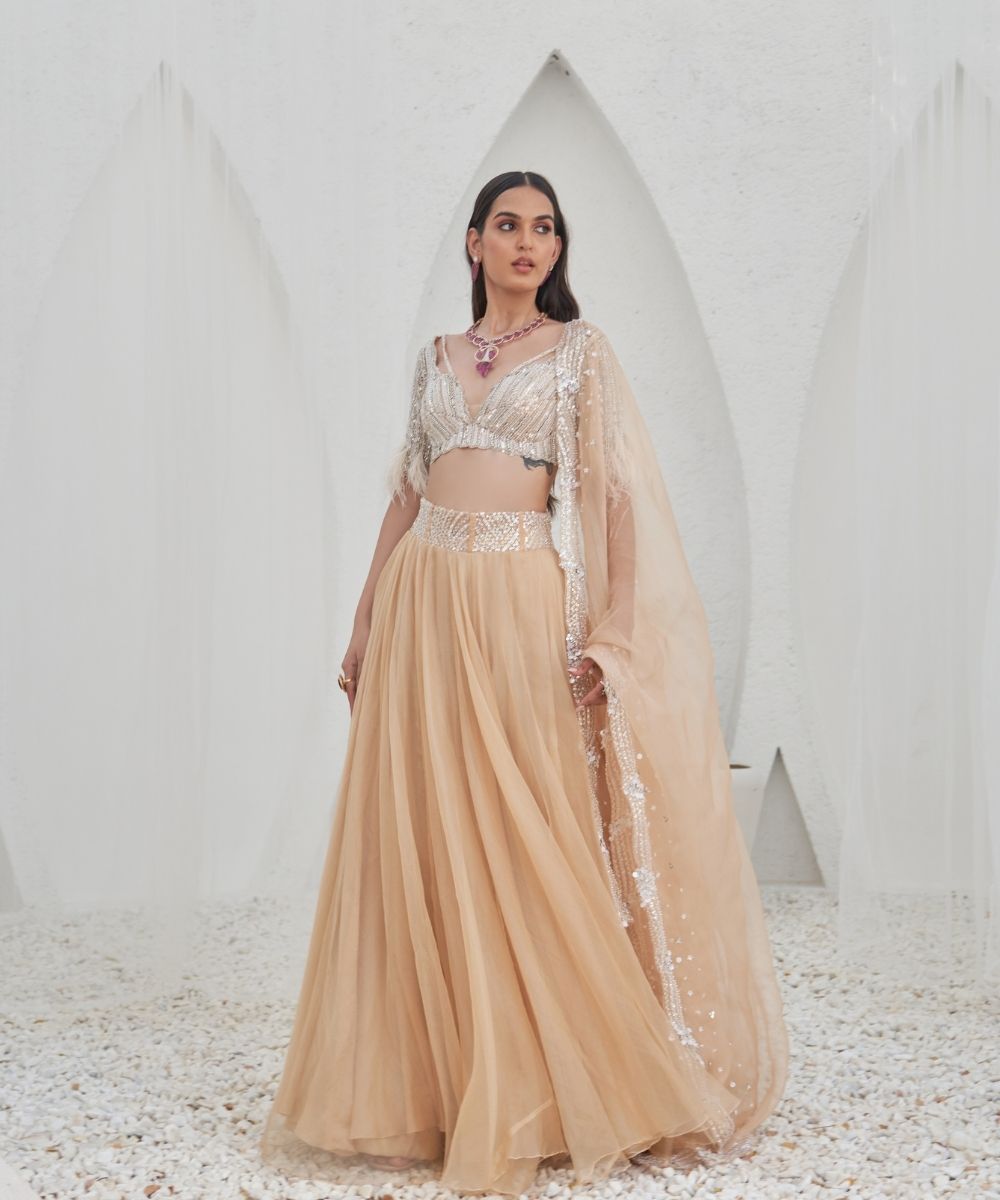 MAHIMA MAHAJAN- Dama