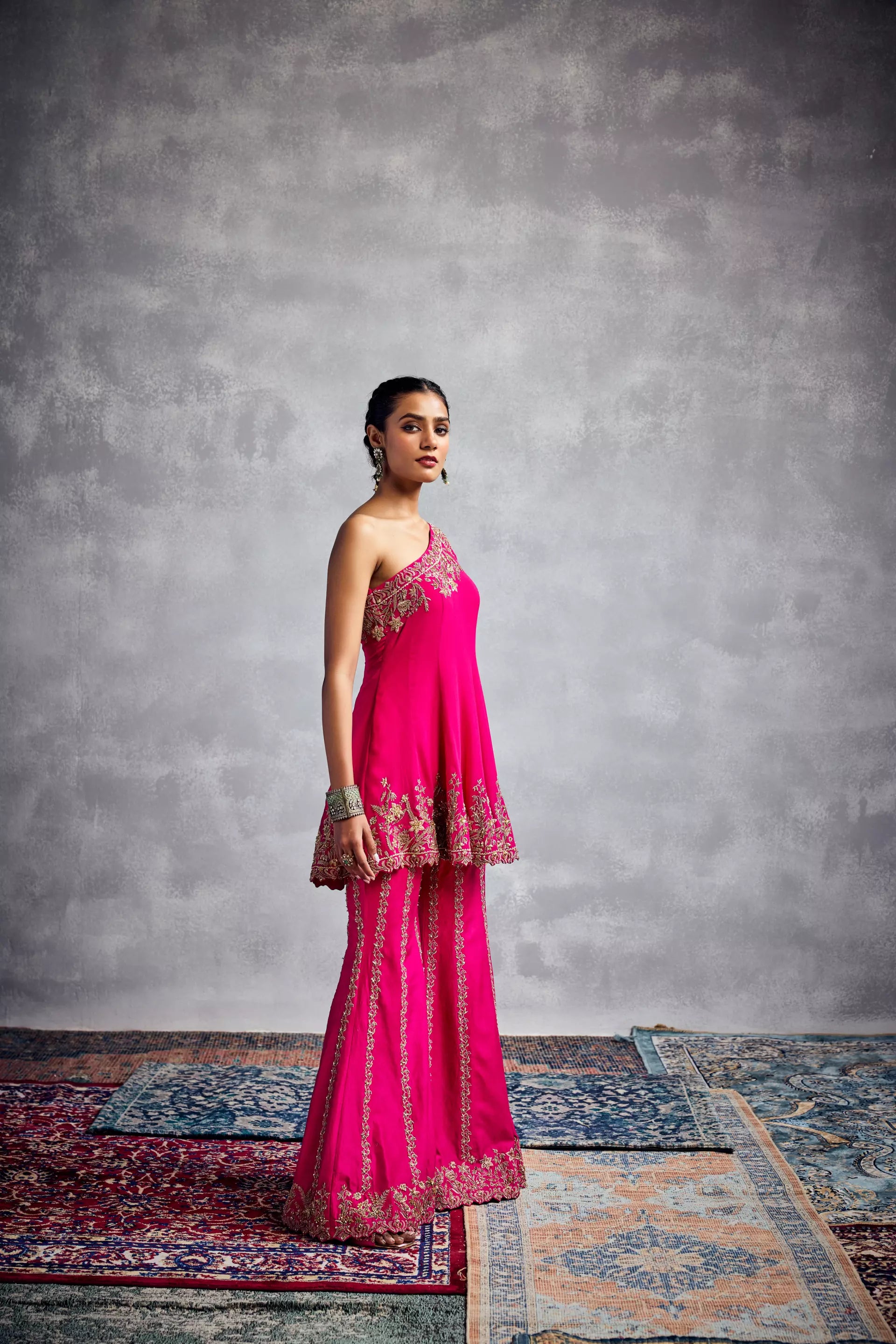 AMAN TAKYAR - Top Pant Set