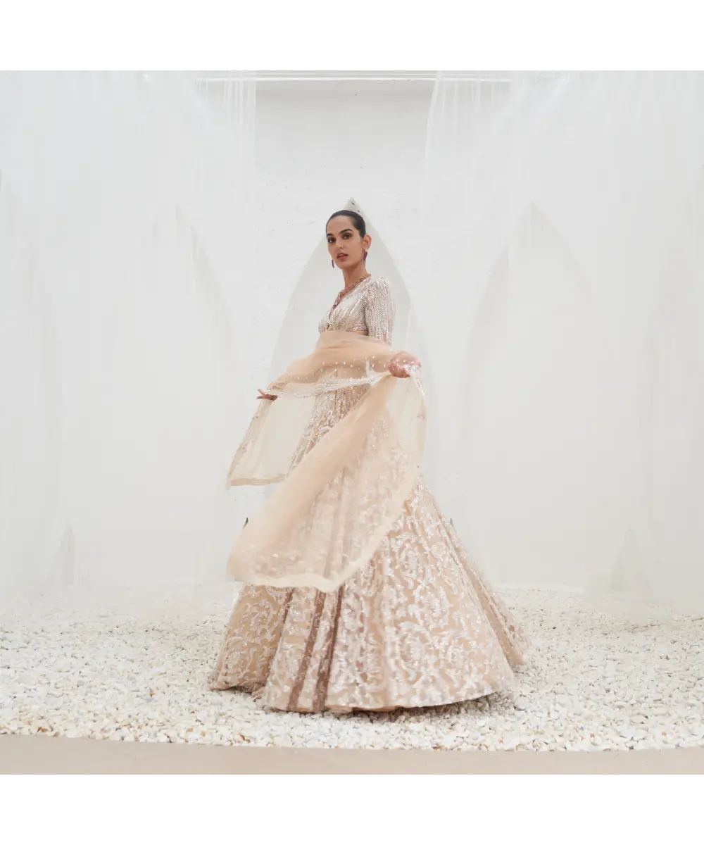 MAHIMA MAHAJAN- Samia