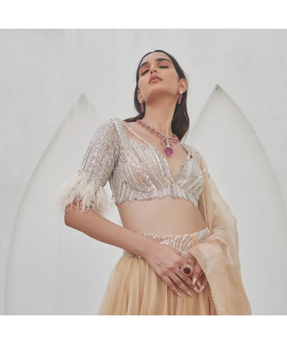 MAHIMA MAHAJAN- Dama