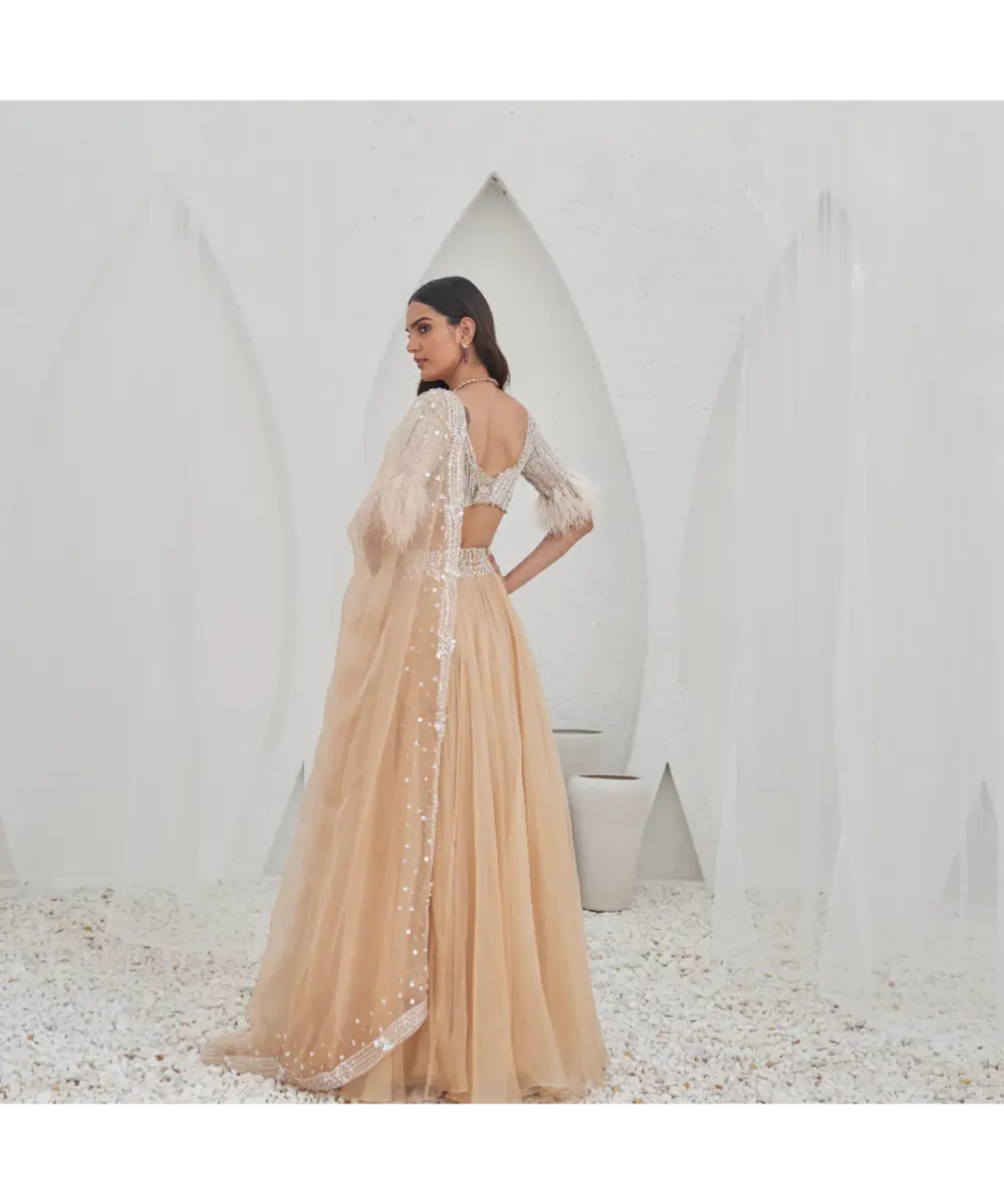 MAHIMA MAHAJAN- Dama