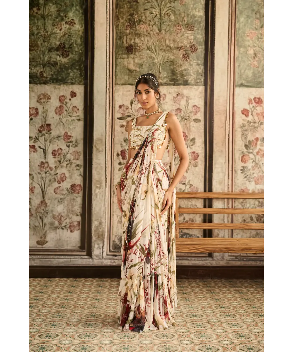 IVORY FLORAL PRINT AND HIGHLIGHTED SKIRT SAREE SET