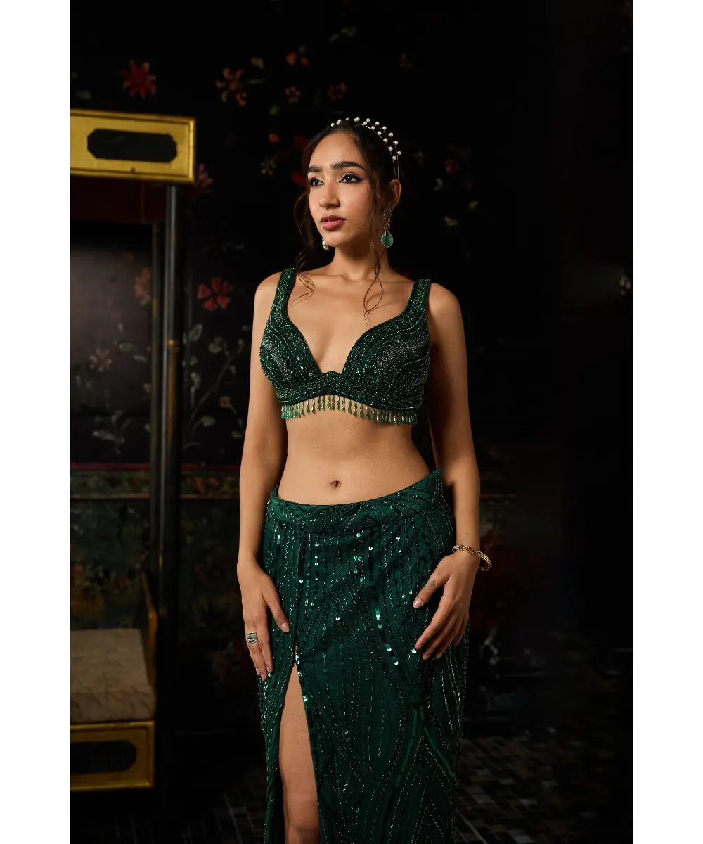 DIYARAJVVIR - EMERALD GREEN EMBELLISHED TRAIL SLIT SKIRT SET