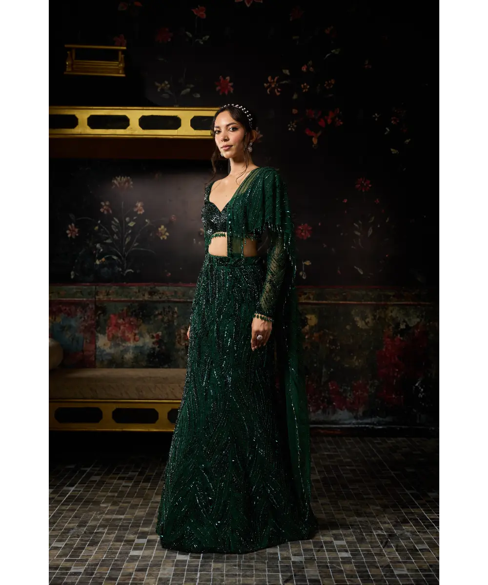 DIYARAJVVIR - EMERALD GREEN EMBELLISHED MERMAID SKIRT SAREE SET