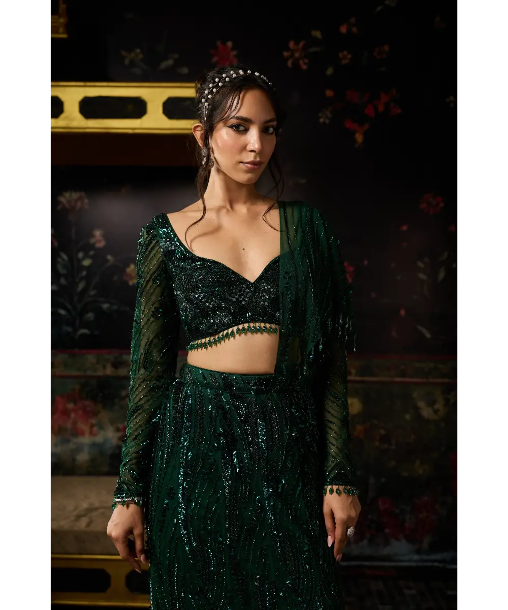 DIYARAJVVIR - EMERALD GREEN EMBELLISHED MERMAID SKIRT SAREE SET