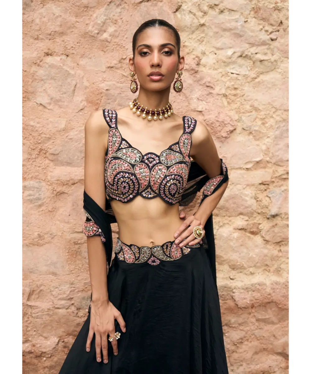 RIDHIMA BASIM - Siyah lehenga set