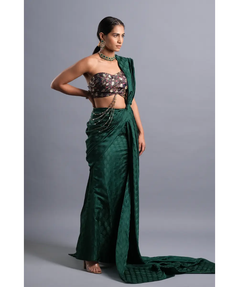 Aastha Sood - Emerald green Slit Jacquard silk draped Saree