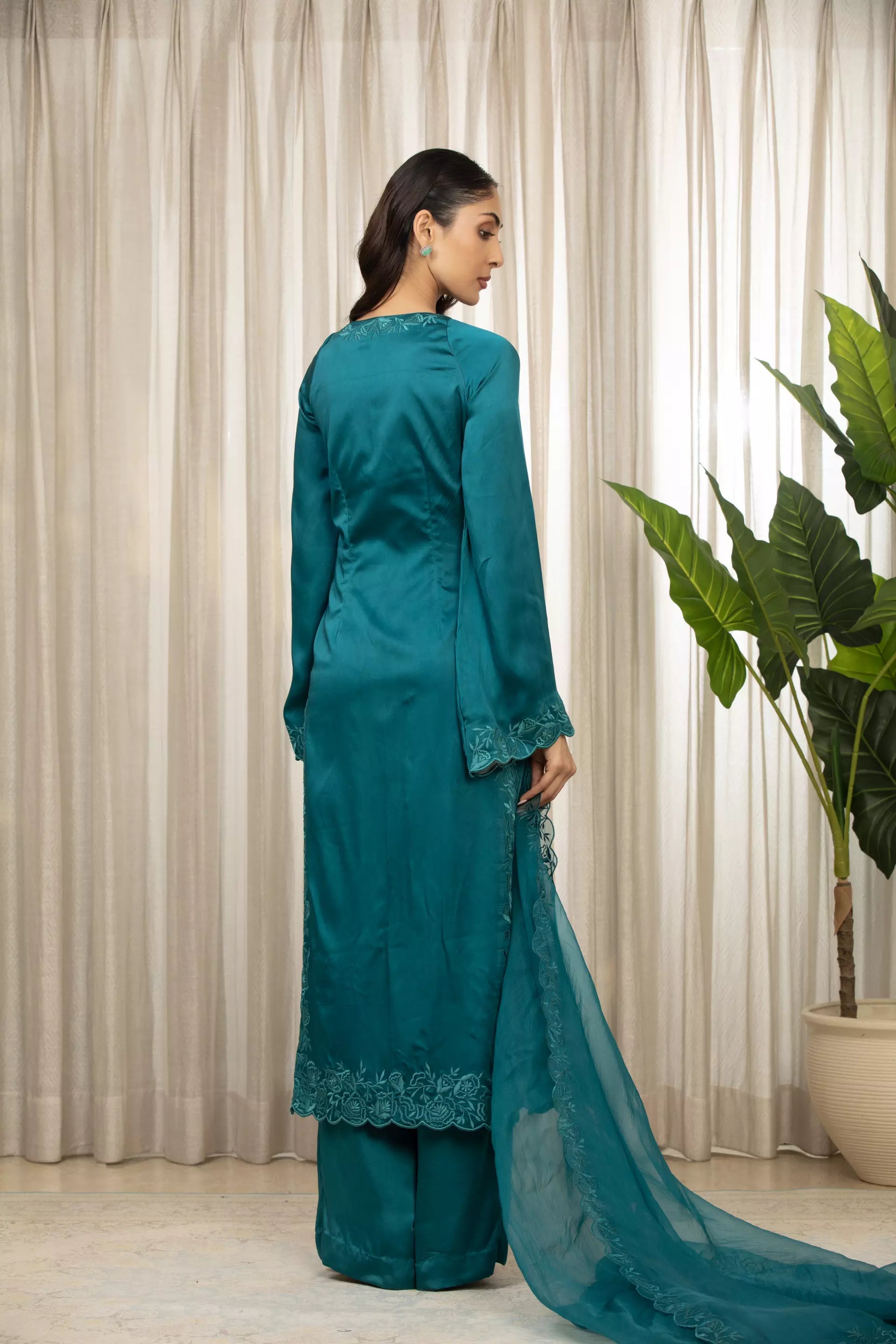 ESHA KOUL - Teal Richa Long Set