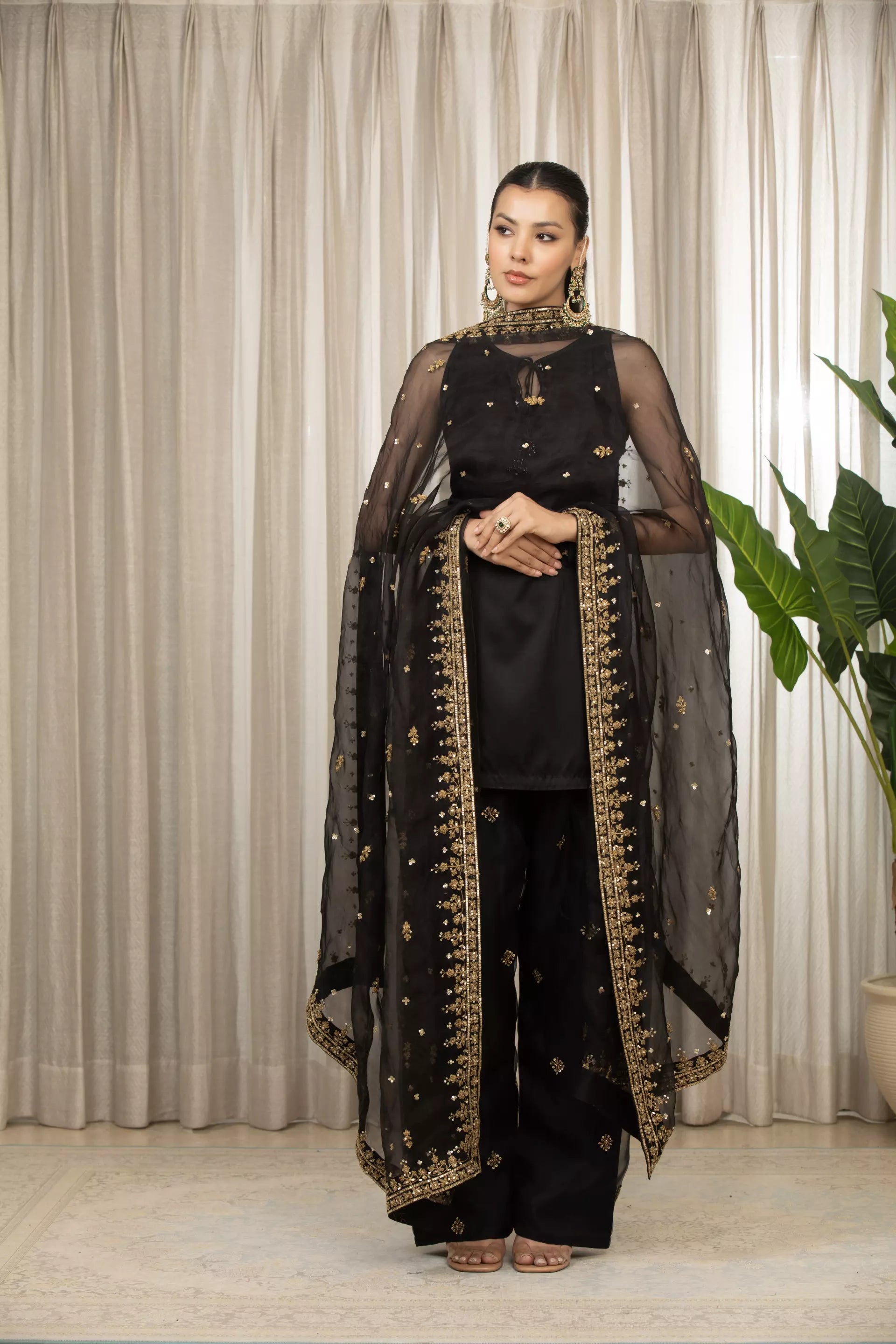 ESHA KOUL - Siyah Embroidered Salwaar Set