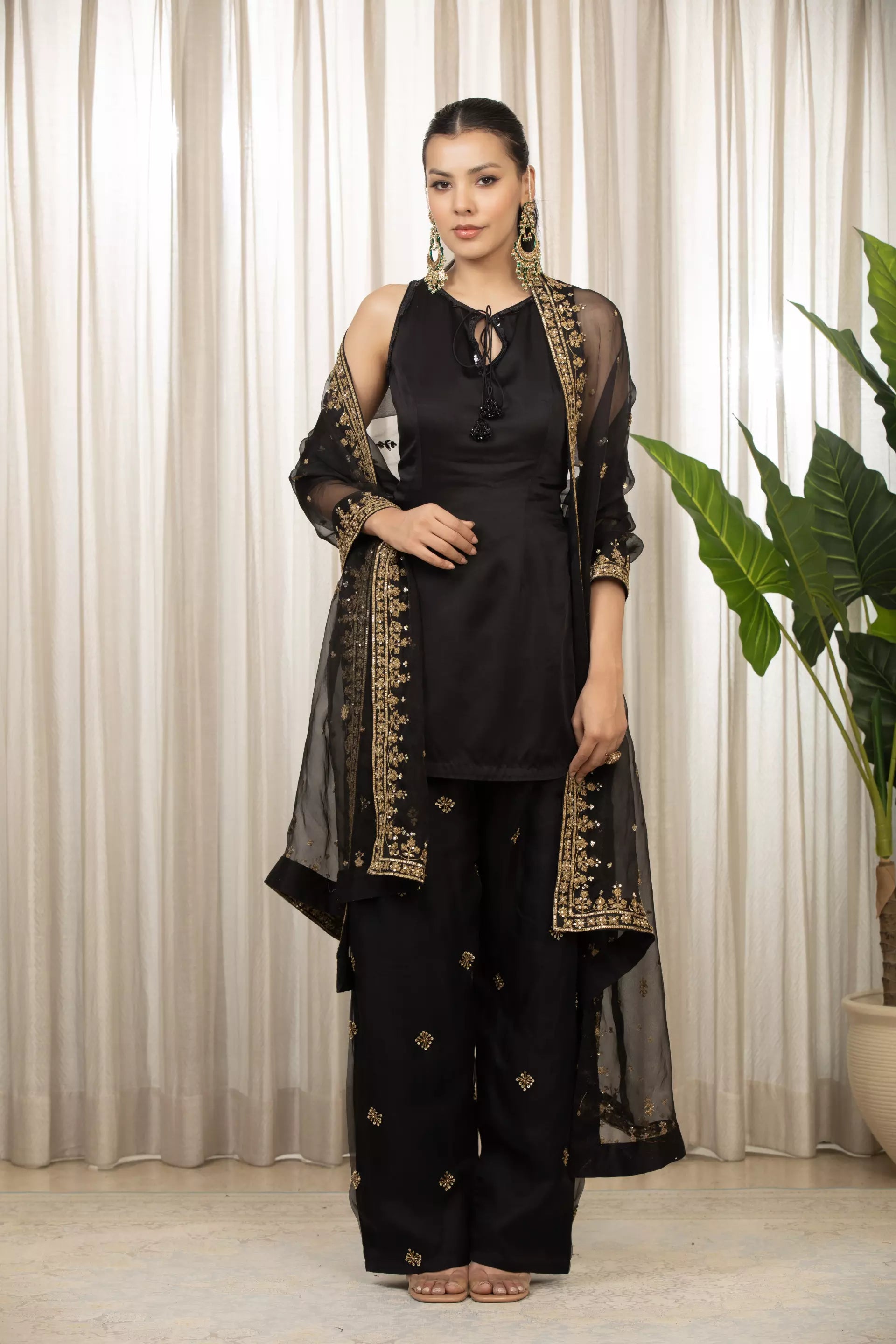 ESHA KOUL - Siyah Embroidered Salwaar Set