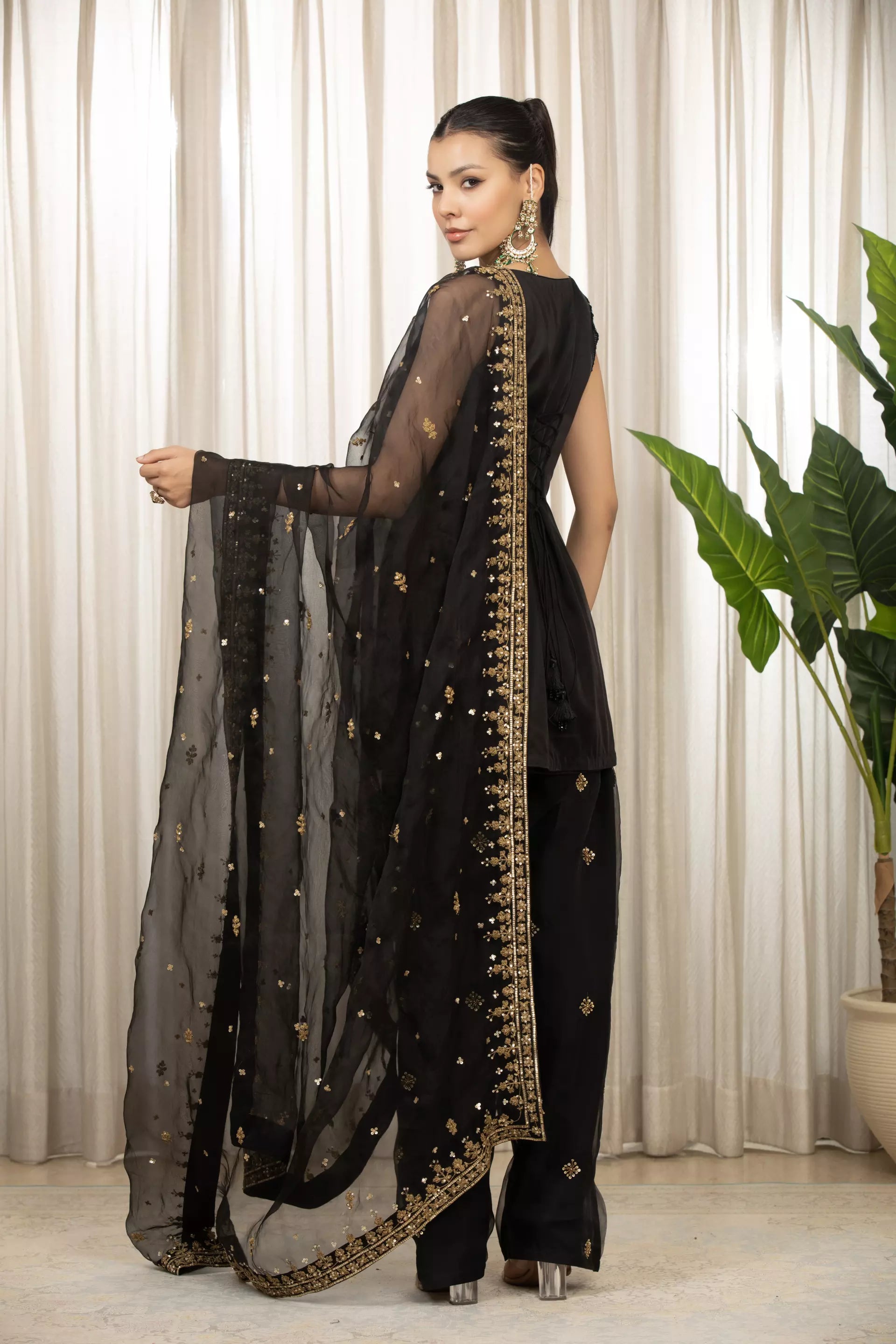 ESHA KOUL - Siyah Embroidered Salwaar Set