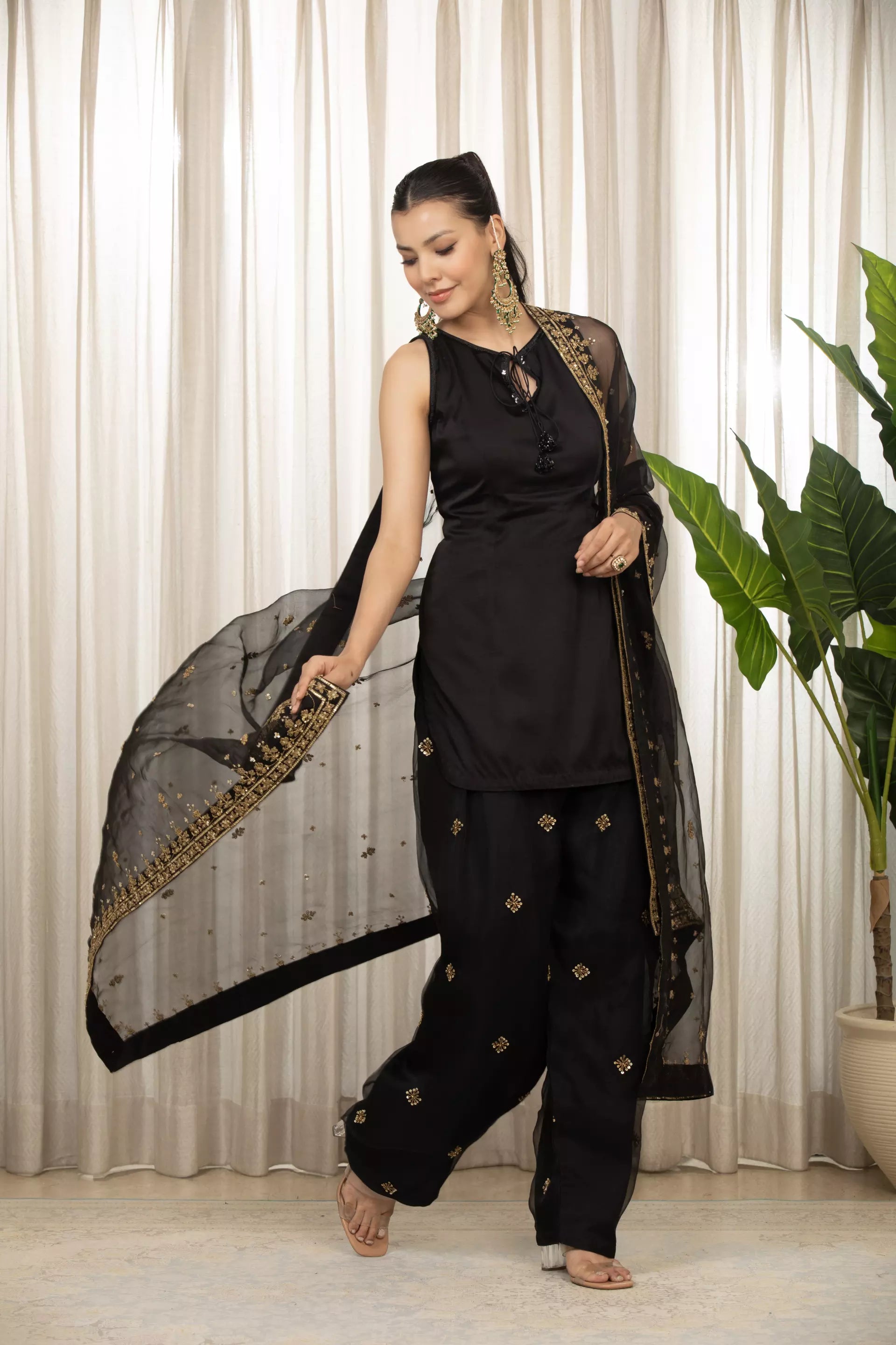 ESHA KOUL - Siyah Embroidered Salwaar Set