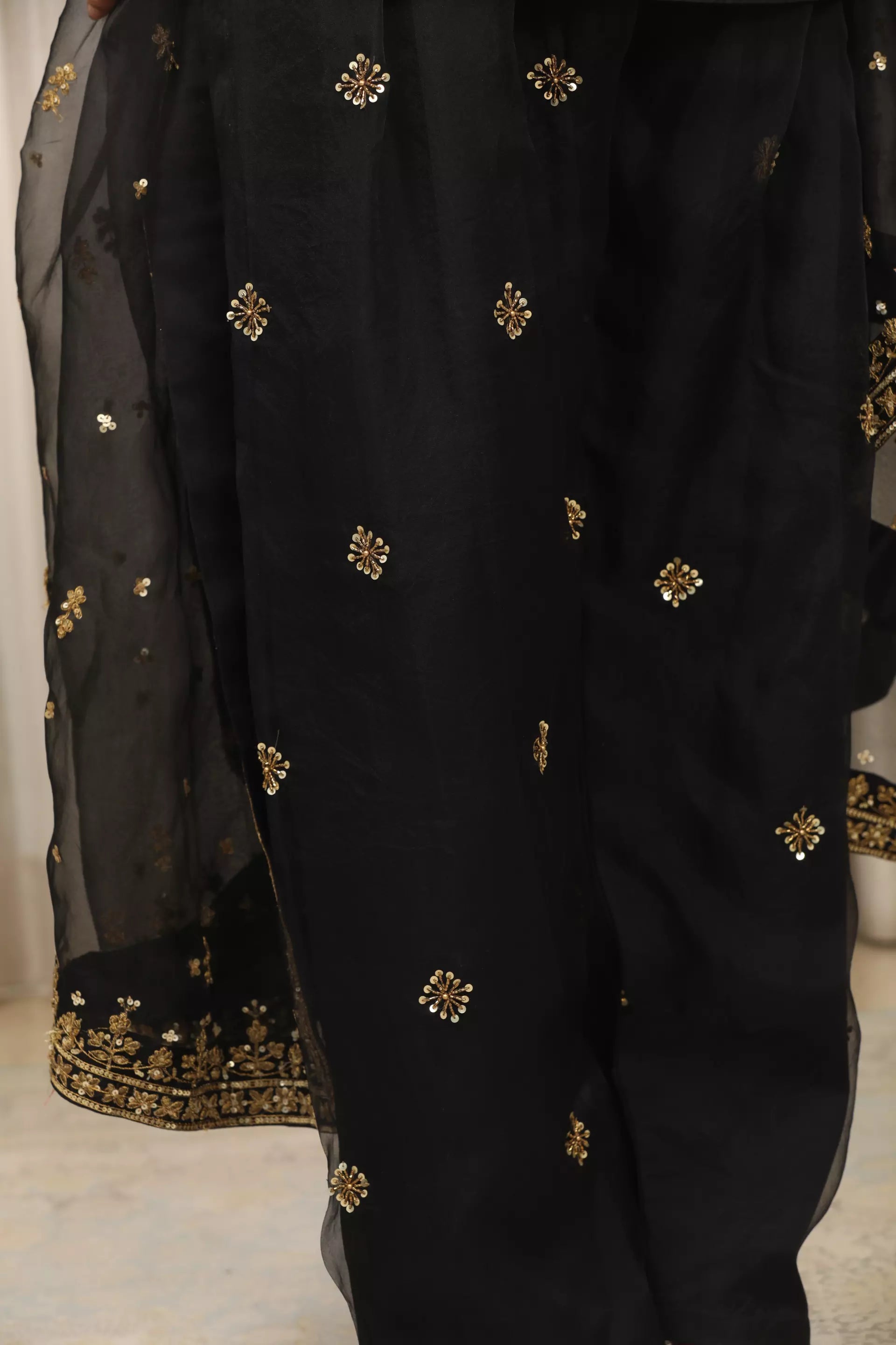 ESHA KOUL - Siyah Embroidered Salwaar Set