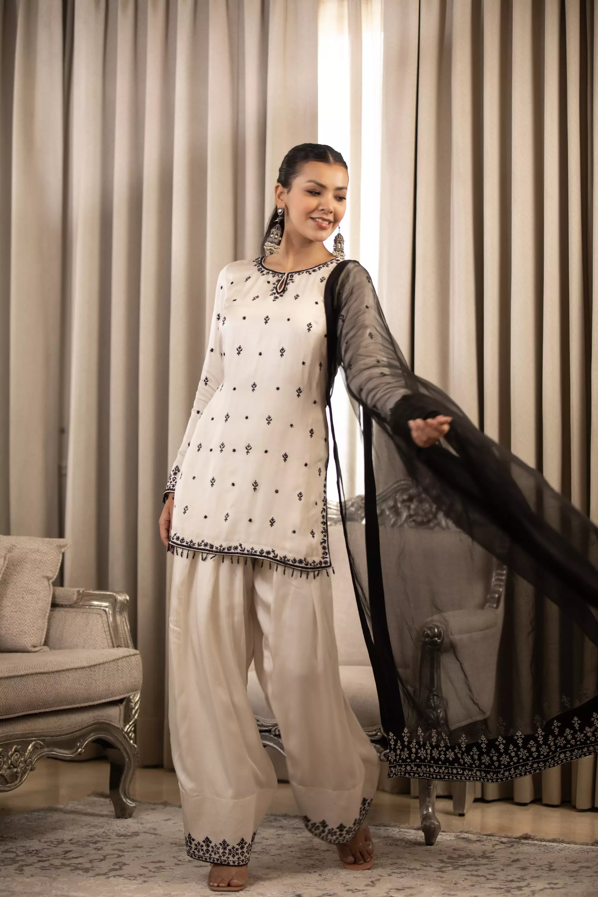 ESHA KOUL - White On Black Dupatta Set