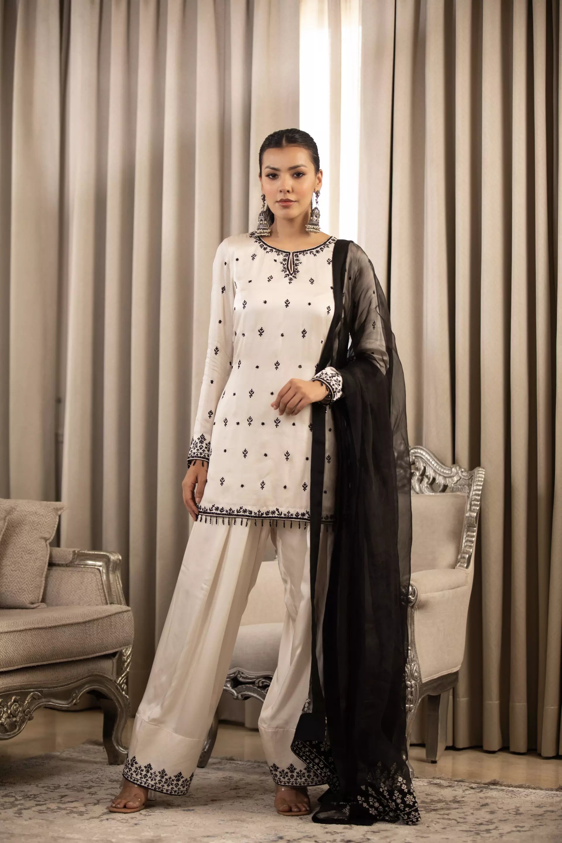 ESHA KOUL - White On Black Dupatta Set