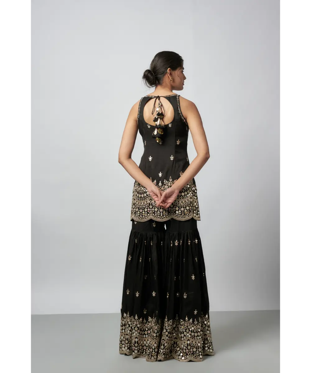 Gopi Vaid - Yukta Sharara Set