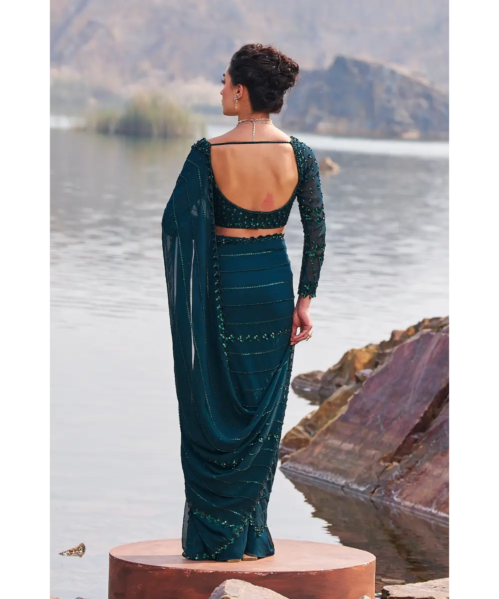 NIDHIKA SHEKHAR- Jilmil Jalsaa Saree Set