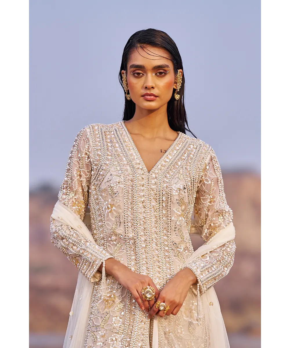 NIDHIKA SHEKHAR- Utsav Chamakate Jalsaa Lehenga Set