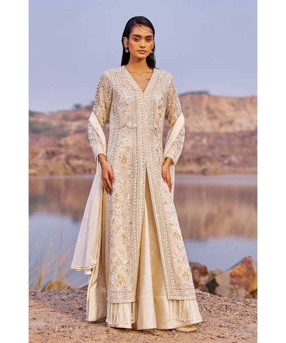 NIDHIKA SHEKHAR- Utsav Chamakate Jalsaa Lehenga Set