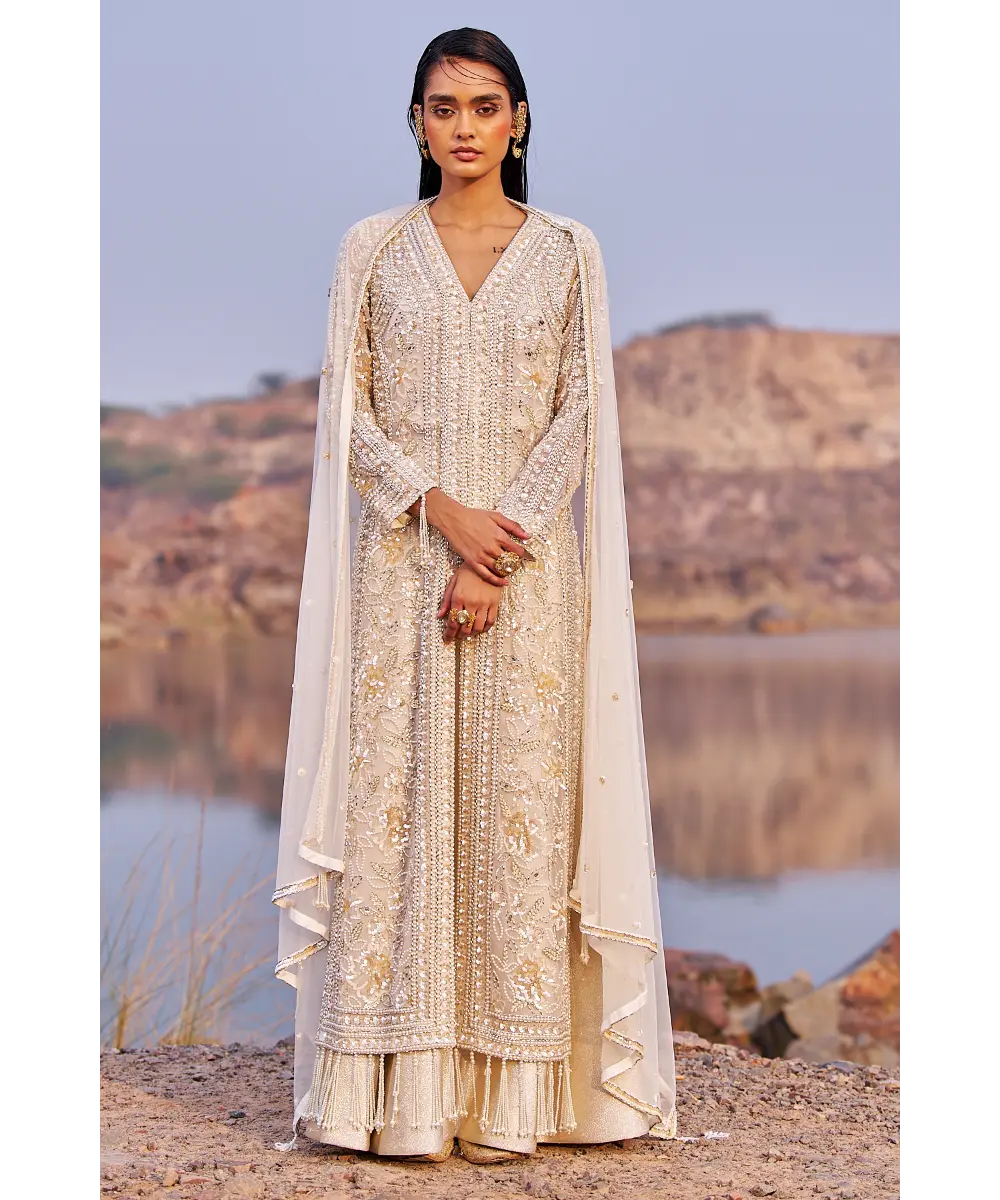 NIDHIKA SHEKHAR- Utsav Chamakate Jalsaa Lehenga Set