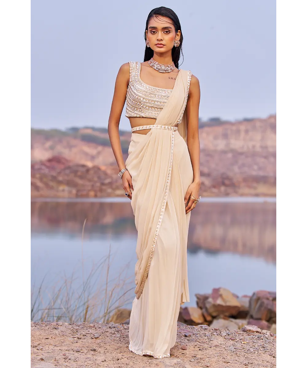 NIDHIKA SHEKHAR- Jalsaa E Saree Set