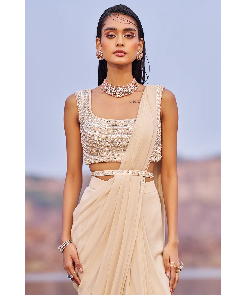 NIDHIKA SHEKHAR- Jalsaa E Saree Set