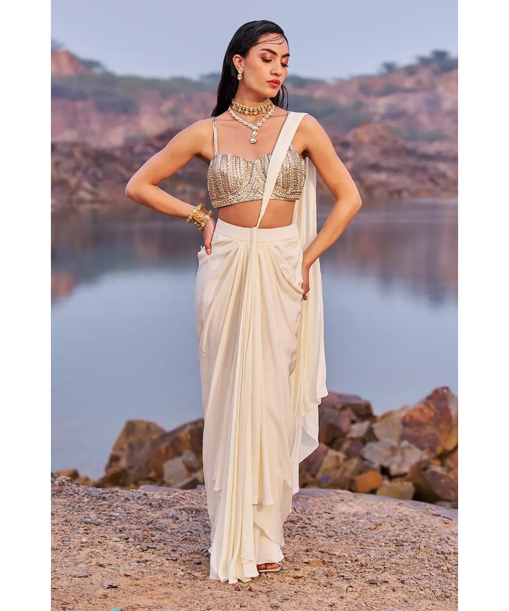 NIDHIKA SHEKHAR- Sunheri Subh Saree Set