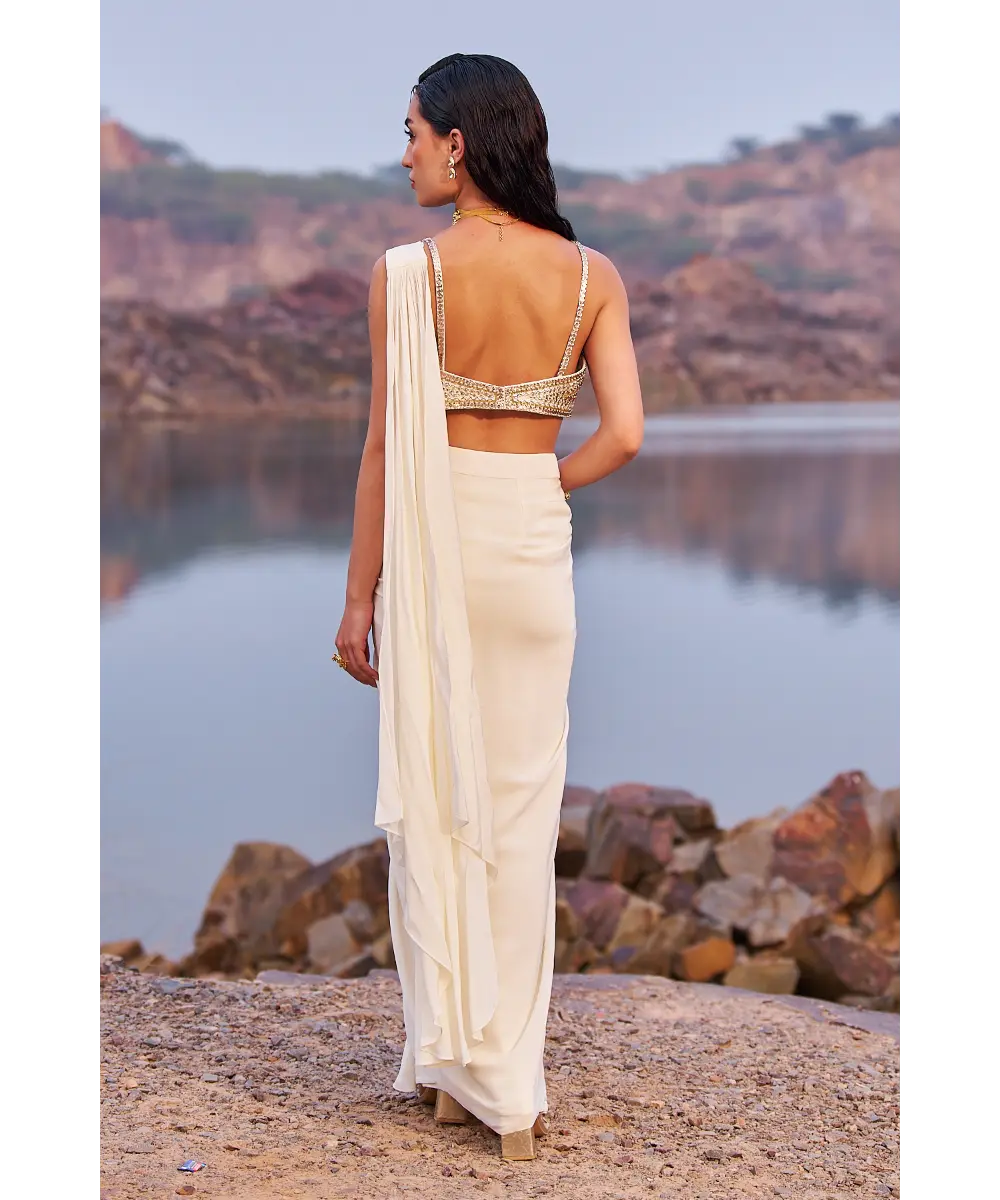 NIDHIKA SHEKHAR- Sunheri Subh Saree Set