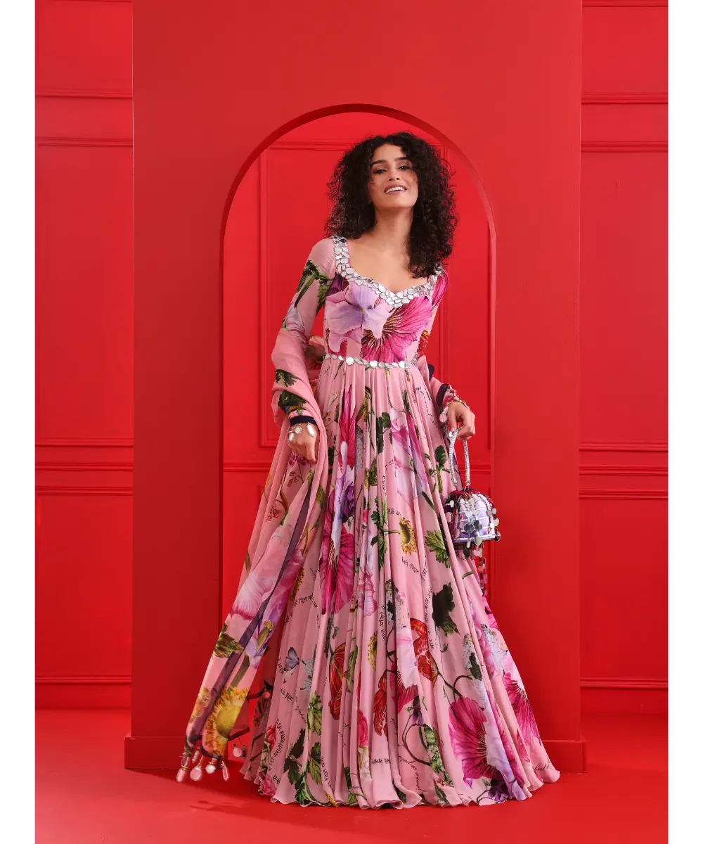 MAHIMA MAHAJAN - Meera