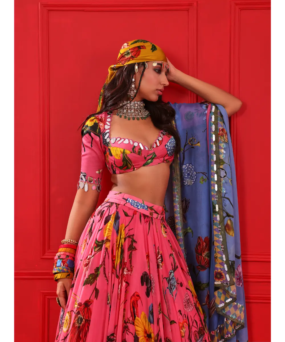 MAHIMA MAHAJAN - Roza