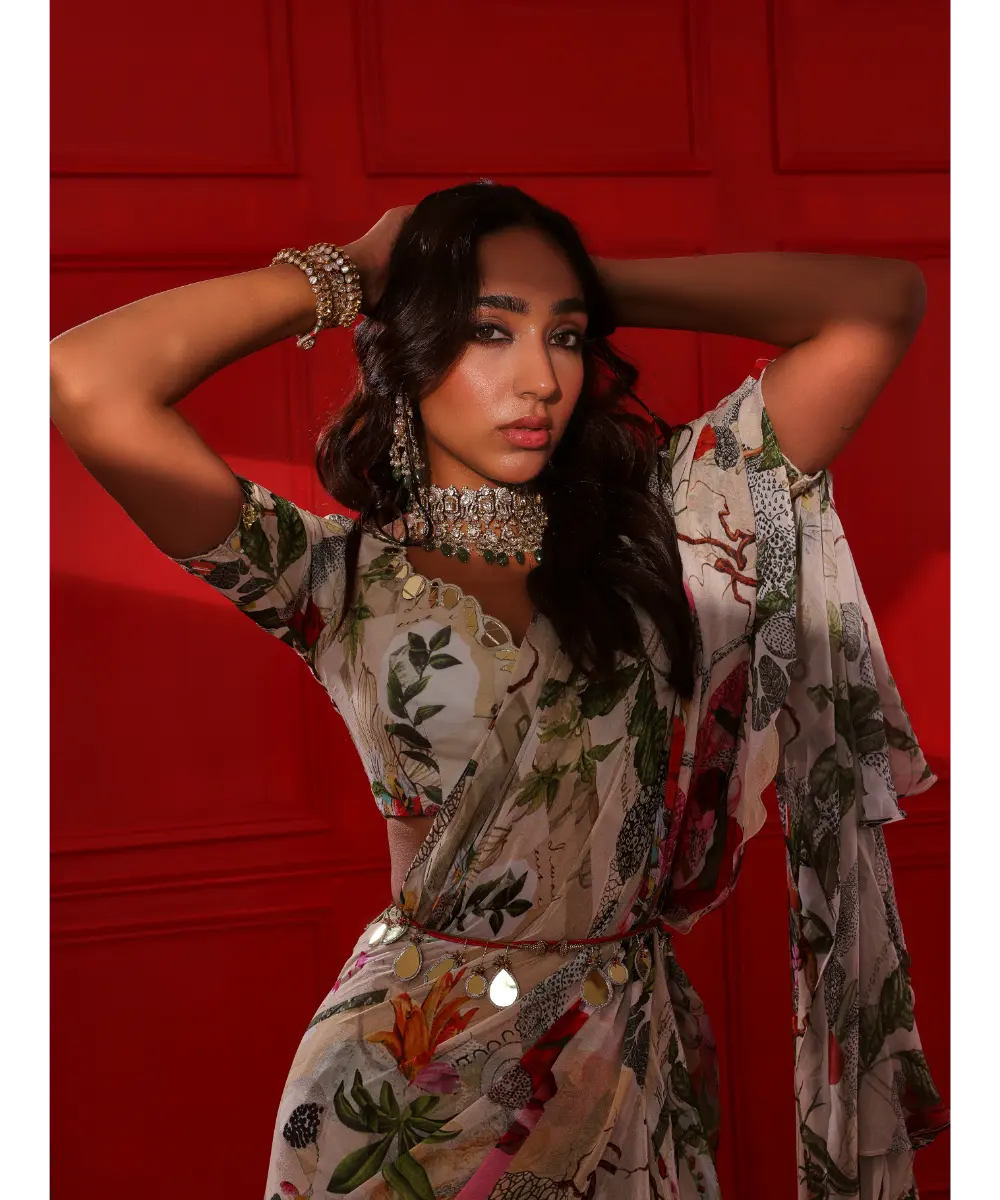 MAHIMA MAHAJAN - Amina