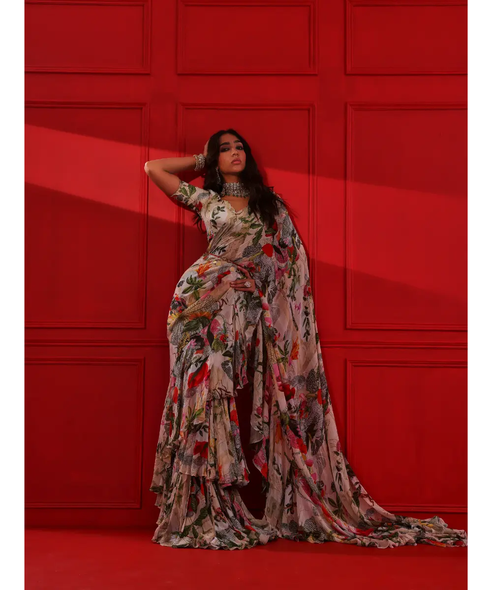 MAHIMA MAHAJAN - Amina