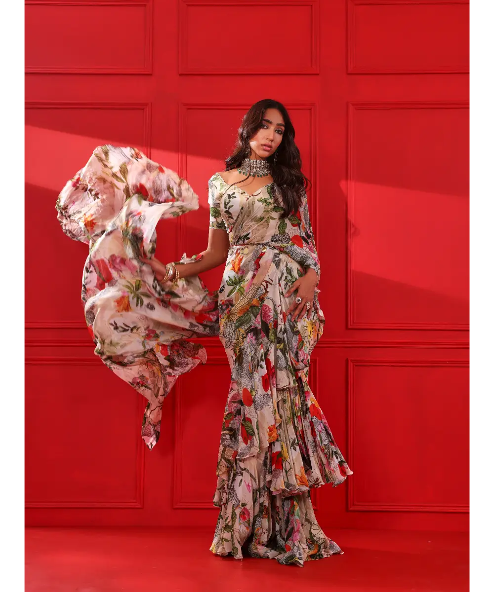 MAHIMA MAHAJAN - Amina